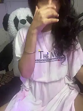 Divyaa69 online show from December 20, 4:10 pm