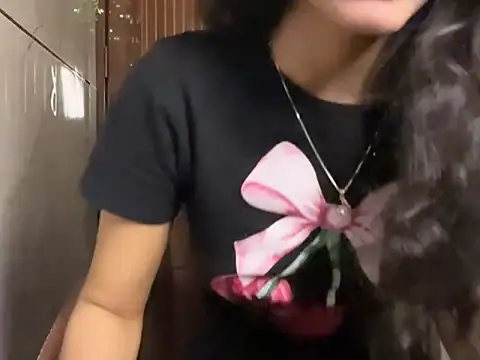 Divyaa69 online show from April 10, 9:55 pm