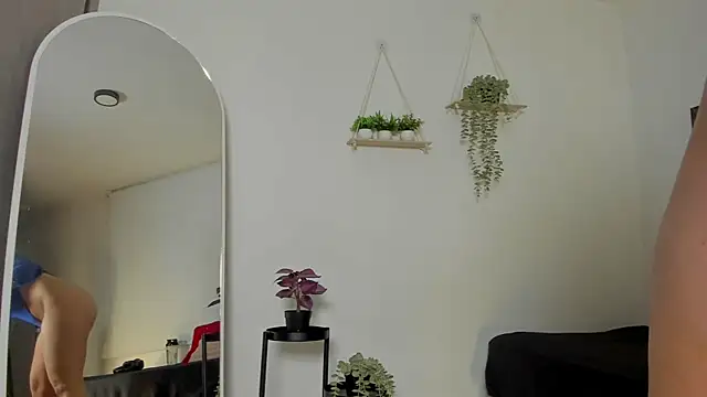 Snapshot of sara_sweet9 chatting on December 2, 10:44 pm sara sweet9 online show from December 2, 10:44 pm