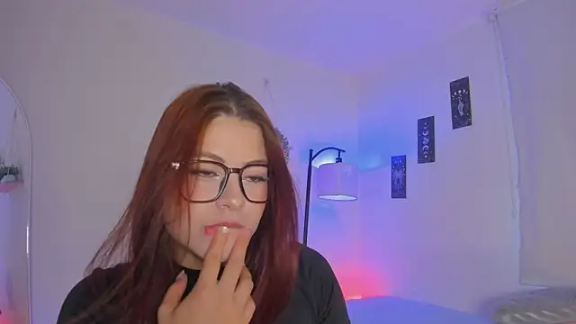 Snapshot of sara_sweet9 chatting on October 28, 9:25 pm sara sweet9 online show from October 28, 9:25 pm