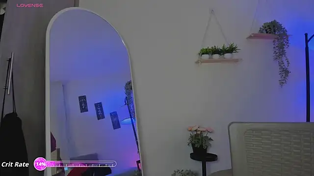 Snapshot of sara_sweet9 chatting on October 22, 9:35 pm sara sweet9 online show from October 22, 9:35 pm