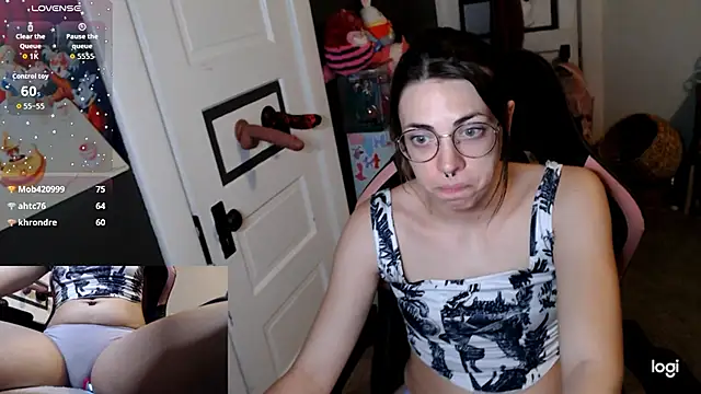 Snapshot of KSwonderland6 chatting on January 13, 6:12 pm KSwonderland6 online show from January 13, 6:12 pm