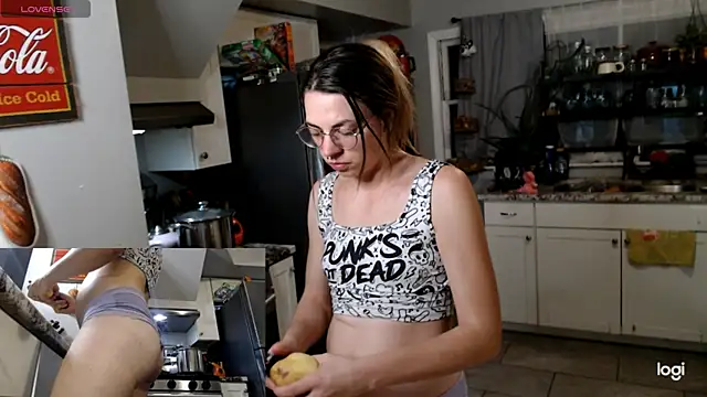 Snapshot of KSwonderland6 chatting on January 8, 4:07 am KSwonderland6 online show from January 8, 4:07 am