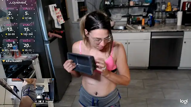 KSwonderland6 online show from November 9, 5:55 am