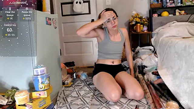 Snapshot of KSwonderland6 chatting on December 16, 5:17 pm KSwonderland6 online show from December 16, 5:17 pm