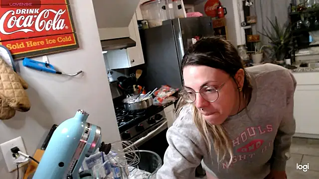 Snapshot of KSwonderland6 chatting on February 21, 6:37 am KSwonderland6 online show from February 21, 6:37 am