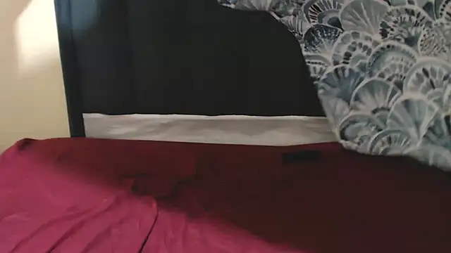 Snapshot of kittykhloe22 chatting on November 8, 12:47 am kittykhloe22 online show from November 8, 12:47 am