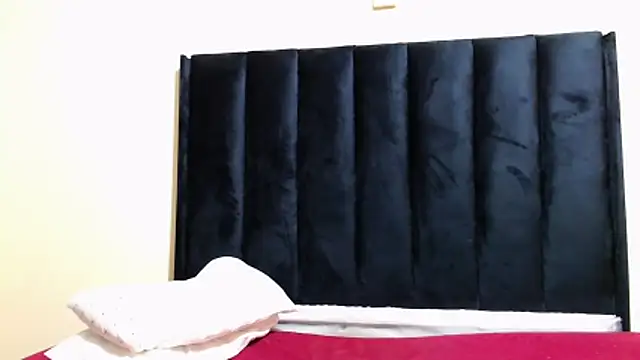 kittykhloe22 online show from April 5, 3:24 am