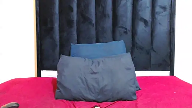 kittykhloe22 online show from April 13, 10:41 am