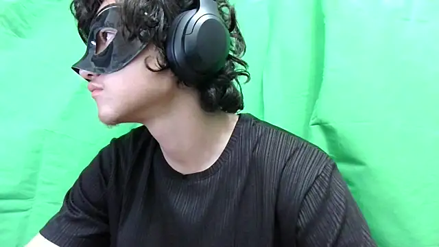 Snapshot of LovelyOwner_com chatting on January 1, 3:13 am LovelyOwner com online show from January 1, 3:13 am