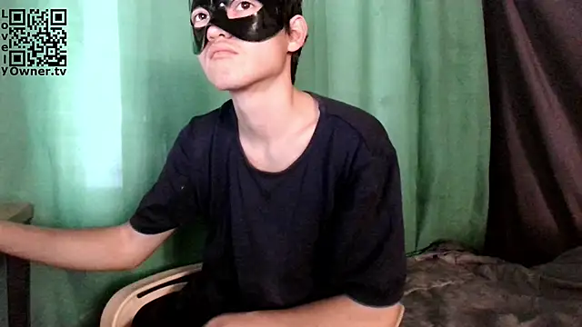 Snapshot of LovelyOwner_com chatting on November 6, 3:32 am LovelyOwner com online show from November 6, 3:32 am