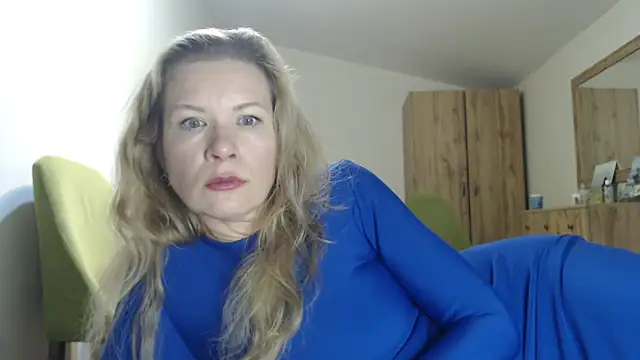 Juli julyyy online show from December 28, 10:02 pm