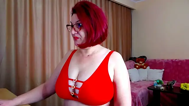 Snapshot of EdithCharm chatting on February 4, 2:34 pm EdithCharm online show from February 4, 2:34 pm