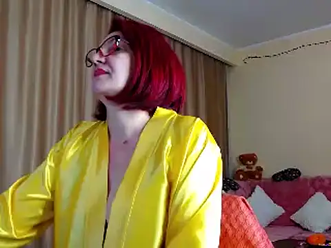 Snapshot of EdithCharm chatting on January 8, 7:24 pm EdithCharm online show from January 8, 7:24 pm