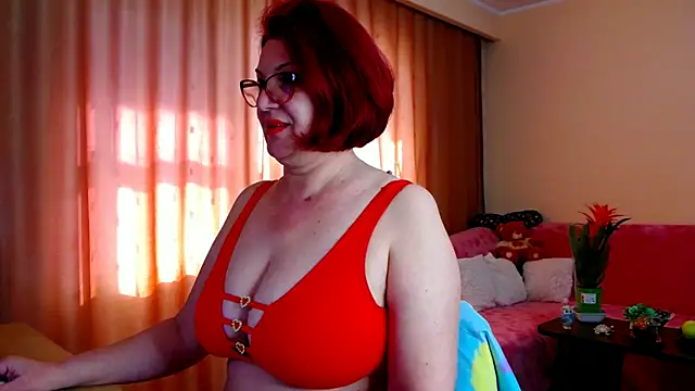 Snapshot of EdithCharm chatting on April 1, 1:34 pm EdithCharm online show from April 1, 1:34 pm