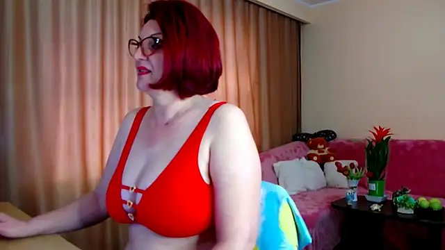 Snapshot of EdithCharm chatting on March 21, 1:37 pm EdithCharm online show from March 21, 1:37 pm