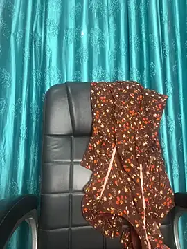 Snapshot of poision51 chatting on February 2, 5:17 am poision51 online show from February 2, 5:17 am