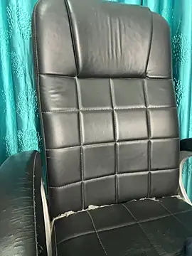 Snapshot of poision51 chatting on February 12, 3:39 am poision51 online show from February 12, 3:39 am