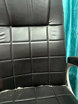 Snapshot of poision51 chatting on January 8, 4:35 pm poision51 online show from January 8, 4:35 pm