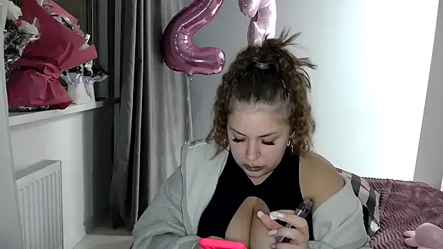 Snapshot of 96CHloe96 chatting on January 20, 8:29 pm 96CHloe96 online show from January 20, 8:29 pm