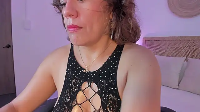 Snapshot of gipsela_gomez chatting on June 4, 7:29 pm gipsela gomez online show from June 4, 7:29 pm