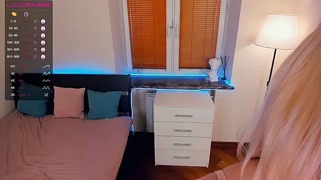 Snapshot of LinnBottrell chatting on February 12, 2:35 am LinnBottrell online show from February 12, 2:35 am