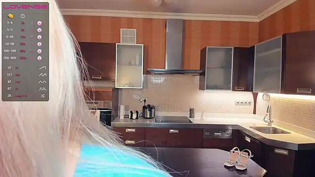 Snapshot of LinnBottrell chatting on February 24, 8:25 pm LinnBottrell online show from February 24, 8:25 pm