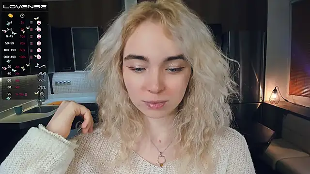 Snapshot of LinnBottrell chatting on March 4, 10:38 pm LinnBottrell online show from March 4, 10:38 pm