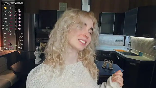 Snapshot of LinnBottrell chatting on March 4, 7:32 pm LinnBottrell online show from March 4, 7:32 pm