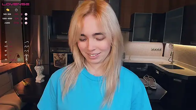 Snapshot of LinnBottrell chatting on February 24, 11:30 pm LinnBottrell online show from February 24, 11:30 pm