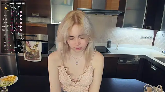 Snapshot of LinnBottrell chatting on February 26, 10:47 pm LinnBottrell online show from February 26, 10:47 pm