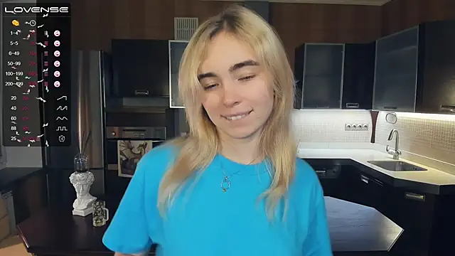 Snapshot of LinnBottrell chatting on February 15, 9:17 pm LinnBottrell online show from February 15, 9:17 pm