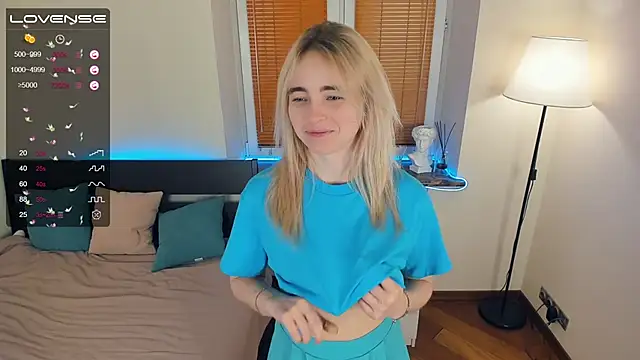 Snapshot of LinnBottrell chatting on February 10, 3:24 am LinnBottrell online show from February 10, 3:24 am