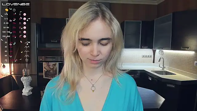 Snapshot of LinnBottrell chatting on February 17, 2:20 am LinnBottrell online show from February 17, 2:20 am