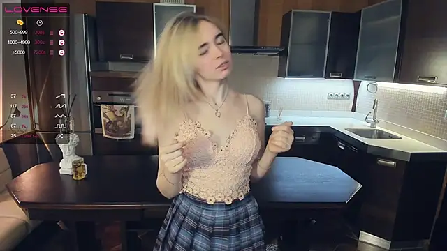 Snapshot of LinnBottrell chatting on February 20, 8:25 pm LinnBottrell online show from February 20, 8:25 pm