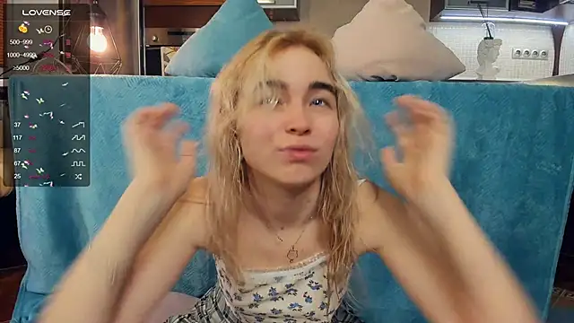 Snapshot of LinnBottrell chatting on March 16, 7:38 pm LinnBottrell online show from March 16, 7:38 pm