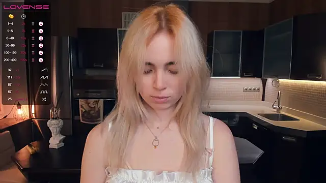 Snapshot of LinnBottrell chatting on February 24, 4:05 am LinnBottrell online show from February 24, 4:05 am