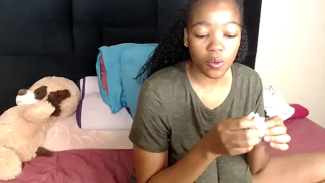 Busty-Londie online show from February 27, 5:57 pm