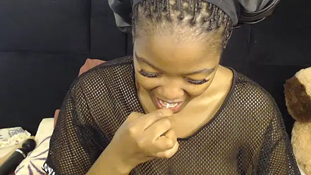 Busty-Londie online show from December 15, 3:40 pm