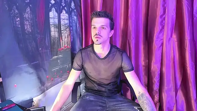 Snapshot of DonyBrown chatting on November 18, 5:33 am DonyBrown online show from November 18, 5:33 am