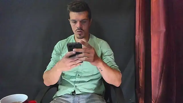 Snapshot of DonyBrown chatting on May 13, 2:51 am DonyBrown online show from May 13, 2:51 am