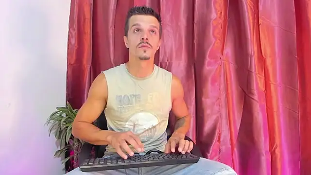 Snapshot of DonyBrown chatting on September 18, 2:58 am DonyBrown online show from September 18, 2:58 am