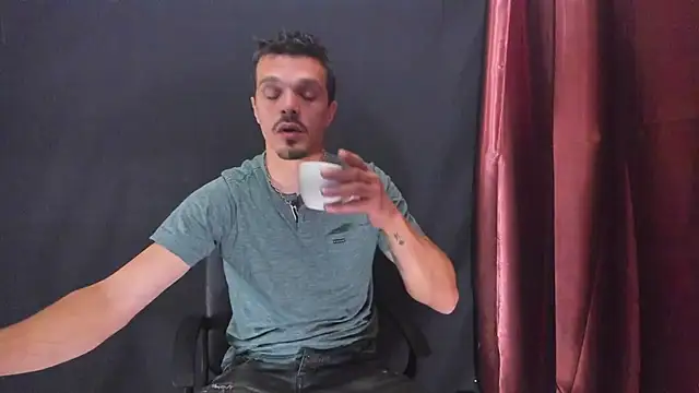 Snapshot of DonyBrown chatting on May 10, 4:16 am DonyBrown online show from May 10, 4:16 am