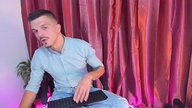 Snapshot of DonyBrown chatting on September 29, 12:39 am DonyBrown online show from September 29, 12:39 am