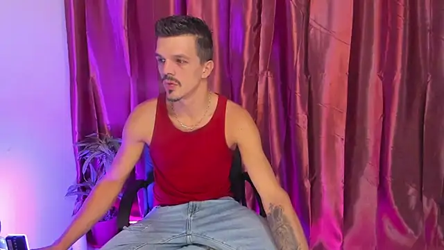 Snapshot of DonyBrown chatting on October 20, 9:26 pm DonyBrown online show from October 20, 9:26 pm