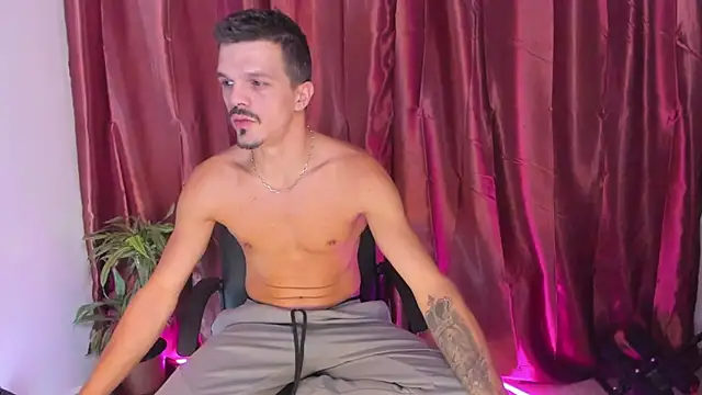 Snapshot of DonyBrown chatting on October 21, 8:08 pm DonyBrown online show from October 21, 8:08 pm