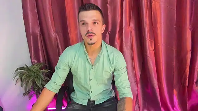 Snapshot of DonyBrown chatting on October 6, 6:47 am DonyBrown online show from October 6, 6:47 am