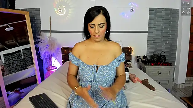 Snapshot of Kimberly_lozano chatting on September 19, 12:09 pm Kimberly lozano online show from September 19, 12:09 pm