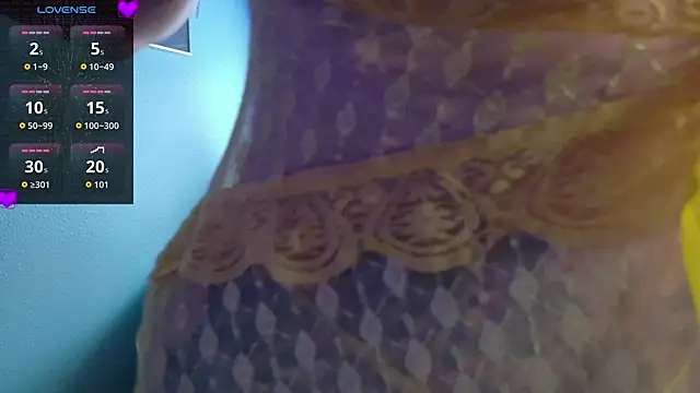 Snapshot of QueenYsuRey chatting on November 7, 9:41 pm QueenYsuRey online show from November 7, 9:41 pm