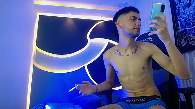 Snapshot of jeysexyboy_2 chatting on December 8, 8:47 pm jeysexyboy 2 online show from December 8, 8:47 pm